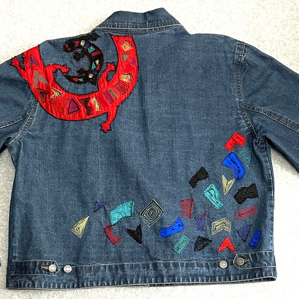Chico DESIGN Denim Jacket Embroidered Beaded Silk APPLIQUE Gecko Accents - Picture 3 of 13